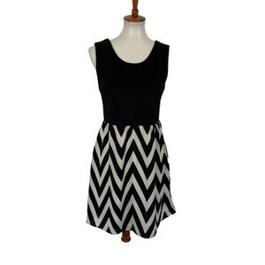 41 Hawthorn Black White Chevron Fit Flare Sleeveless Dress Medium Trendy Stylish